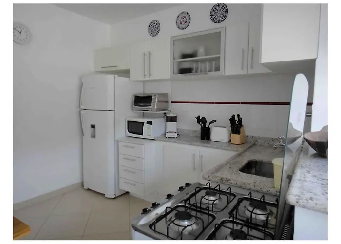 Guarujá, apartamento a 100 metros da praia da enseada.